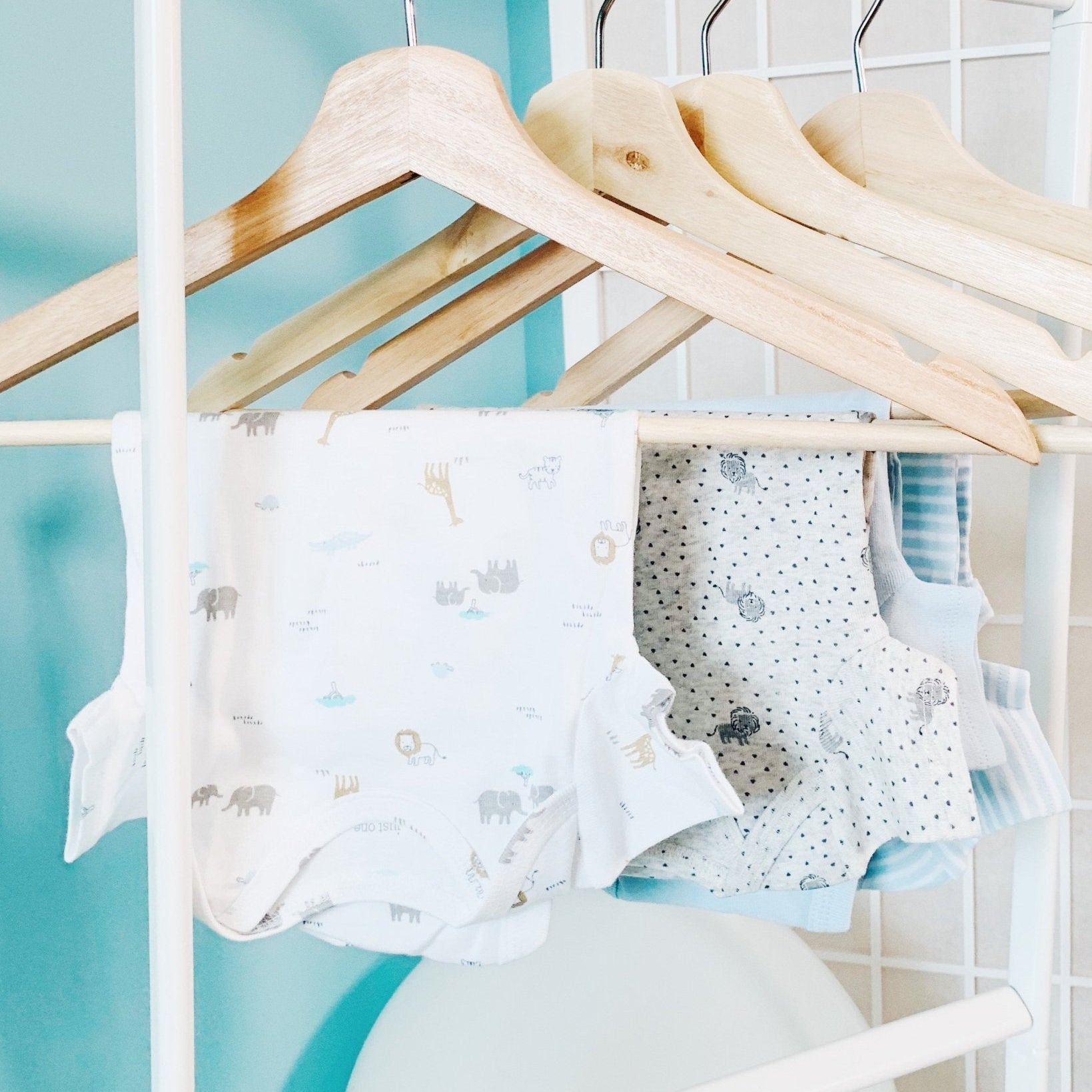 Choosing the Best Baby Hangers for Your Newborn - Chunky Deli